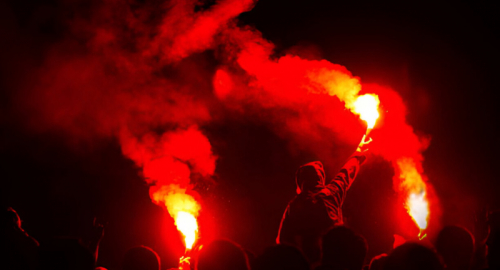 Scontri Violenti ad Amsterdam: Ajax-Maccabi e il Contesto delle Tensioni Internazionali